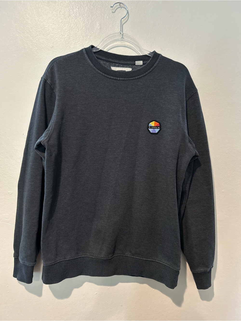 Vissla Men’s Medium Charcoal Gray Fleece Crewneck Surf Sweatshirt Pullover EUC